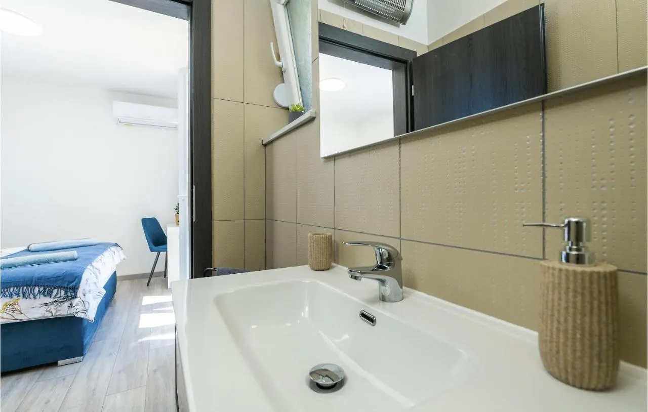 Amazing Home In Trget With Outdoor Swimming Pool Nyaraló