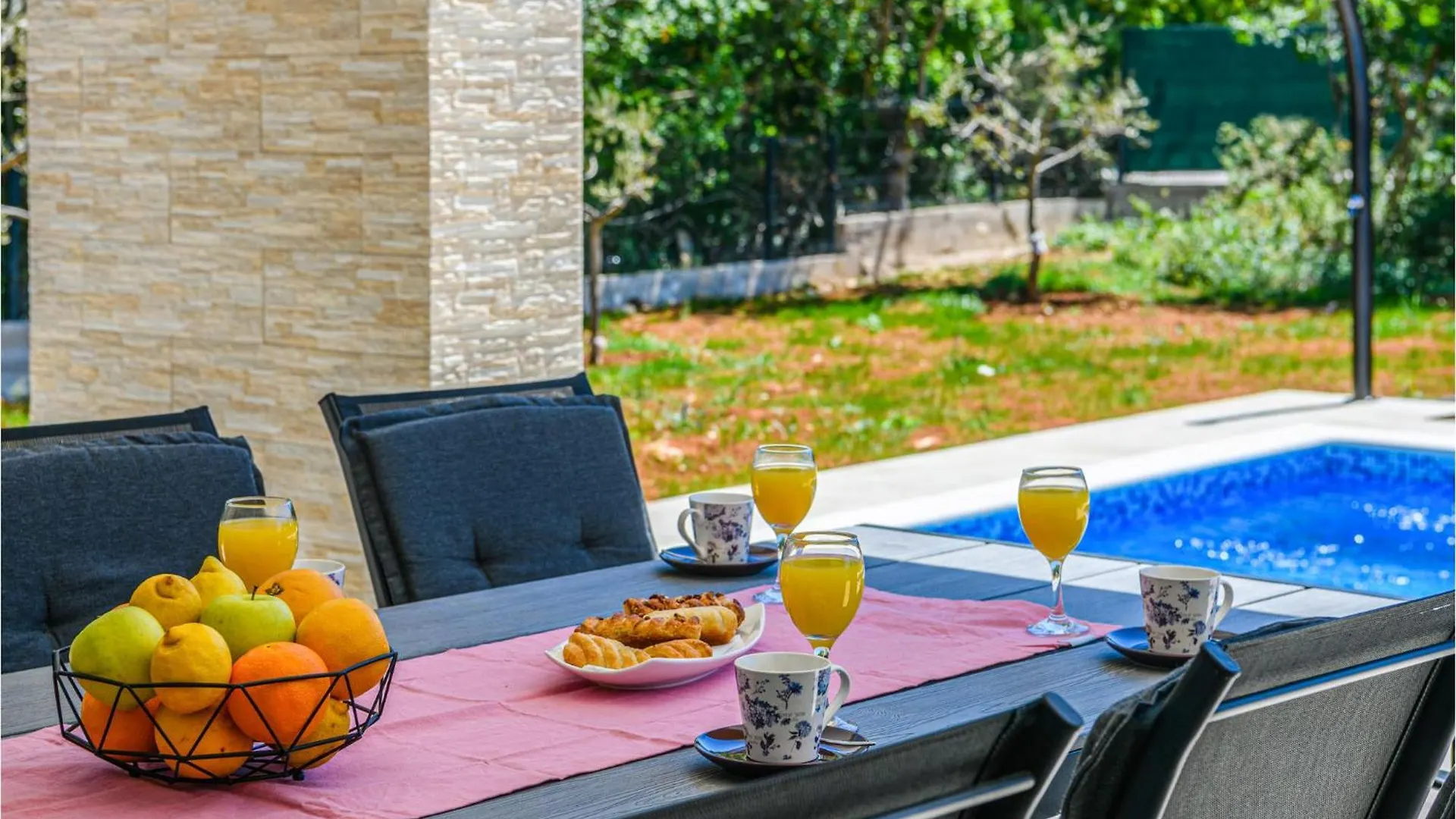Amazing Home In Trget With Outdoor Swimming Pool Casa vacanze