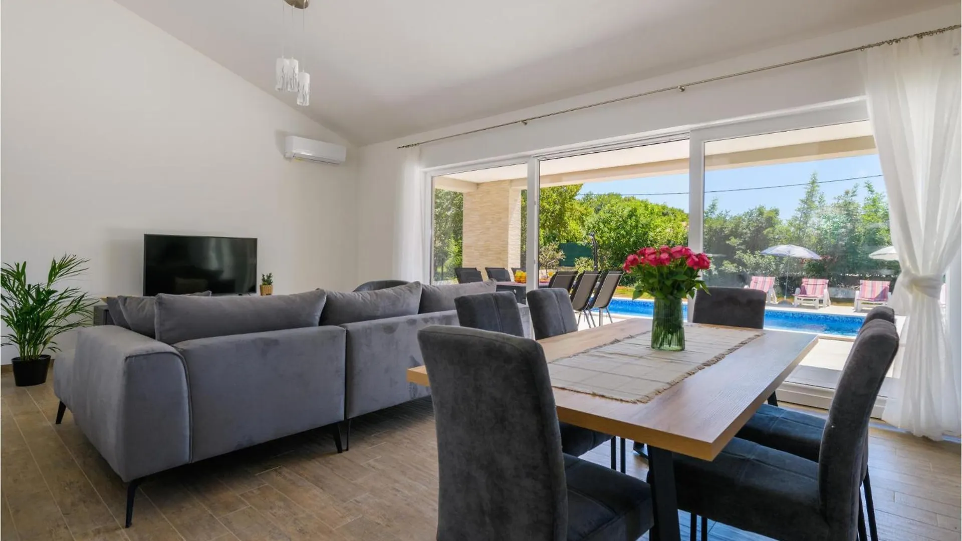 Amazing Home In Trget With Outdoor Swimming Pool Casa vacanze