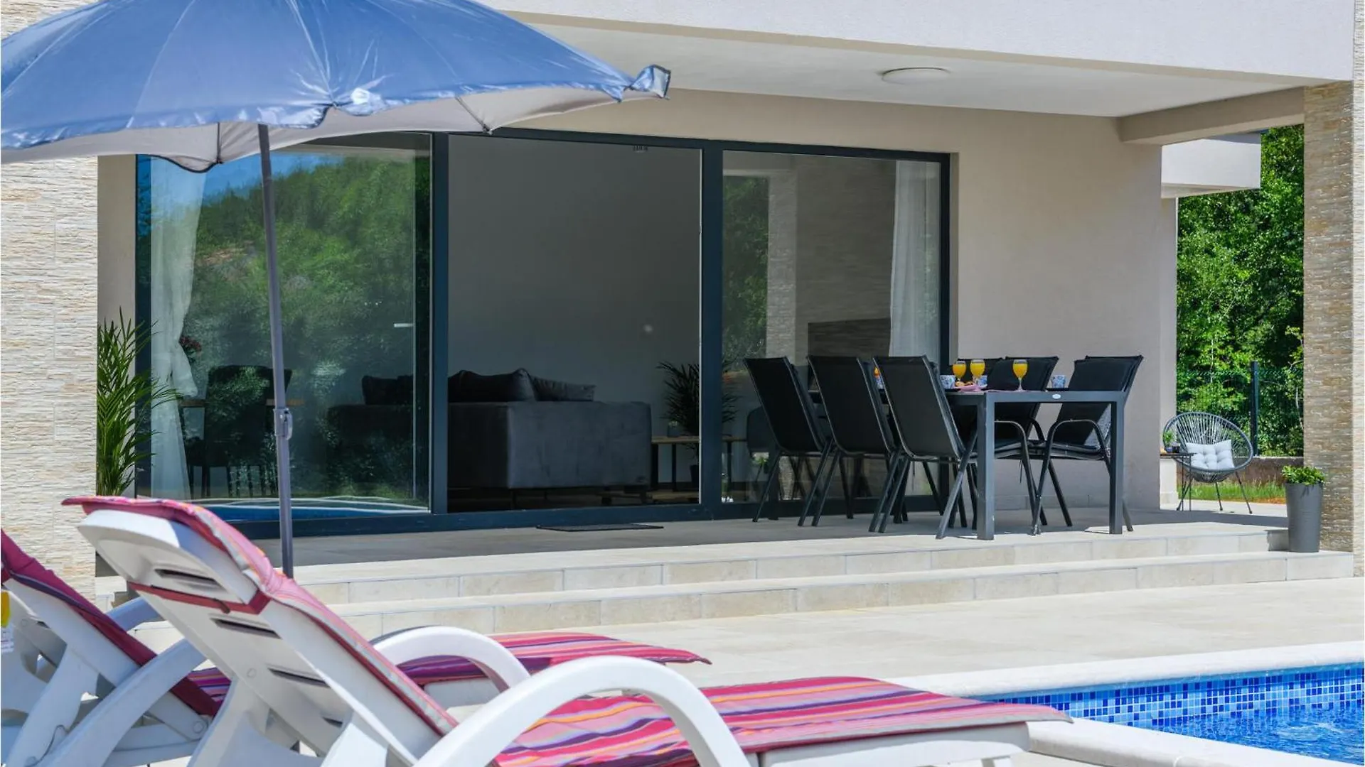 Amazing Home In Trget With Outdoor Swimming Pool